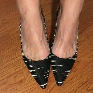 Marc Fisher Slingback Navy and Cream Kitten Heels